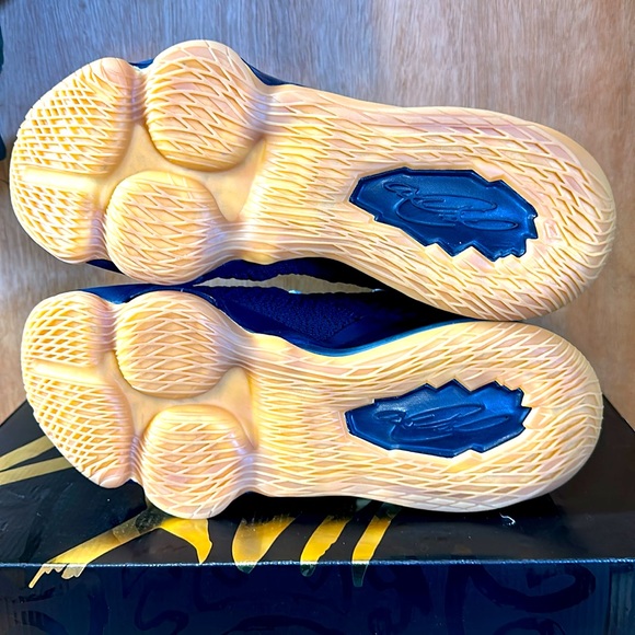 Lebron XVII DT brand new in box men’s size 7.5, women’s size 9 sneakers limited - Picture 5 of 8